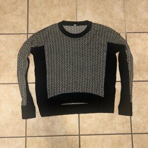 Lululemon Yogi Crew Merino Wool Sweater in Black / White - Women sz 6/8